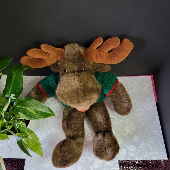 Vintage Christmas Holiday Moose Reindeer Plush with Sweater Yangjee - Picture 2 of 12